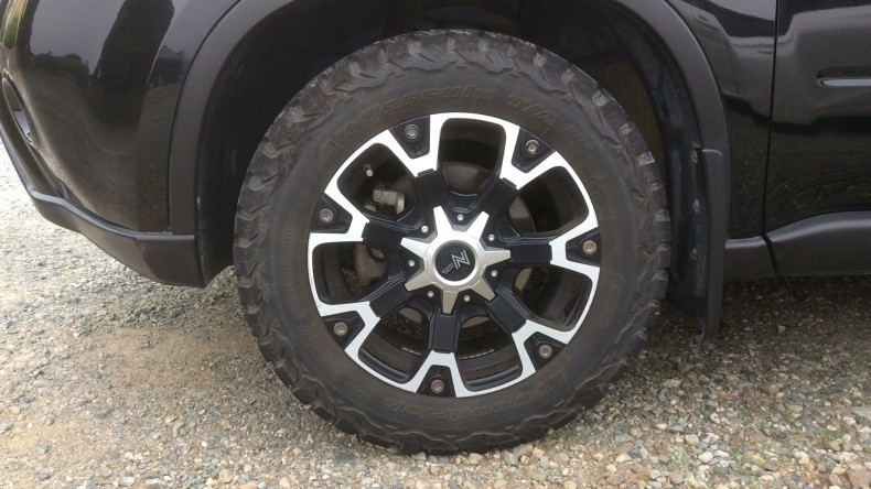 タイヤホイール前