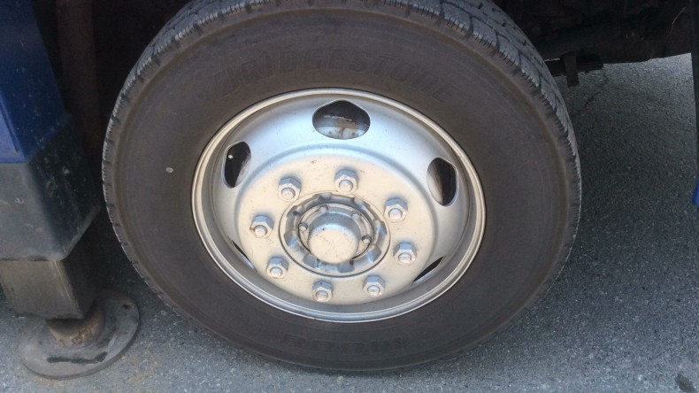 タイヤホイール前