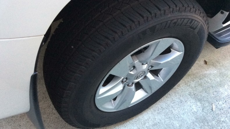 タイヤホイール前