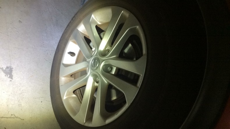 タイヤホイール前