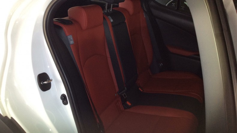 内装後方シート