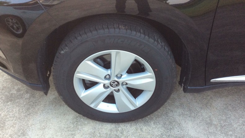 タイヤホイール前