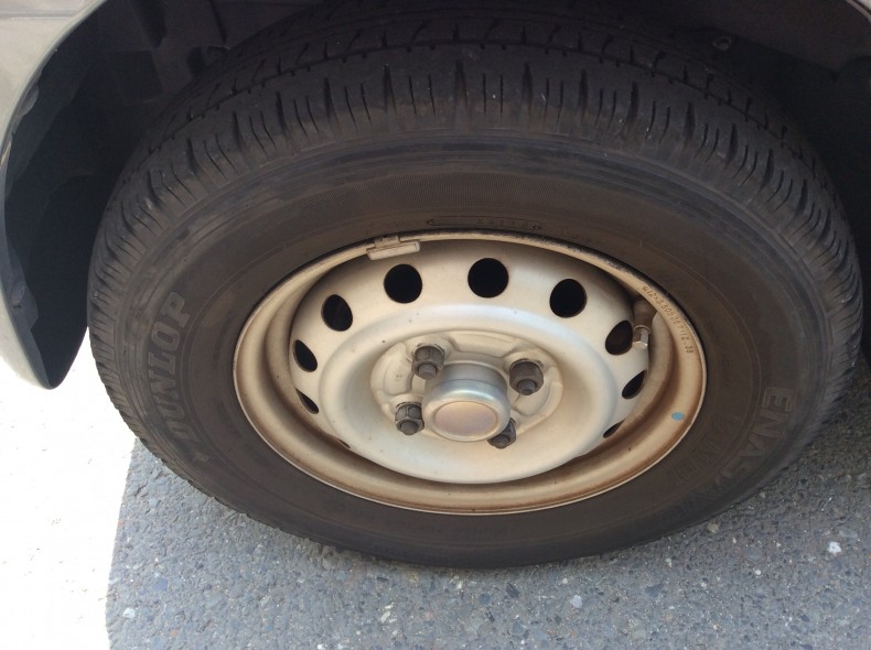 タイヤホイール前