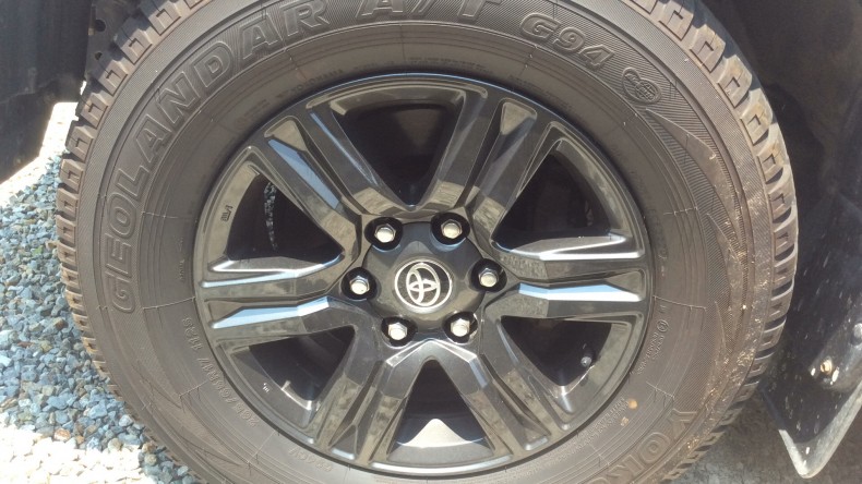 タイヤホイール前