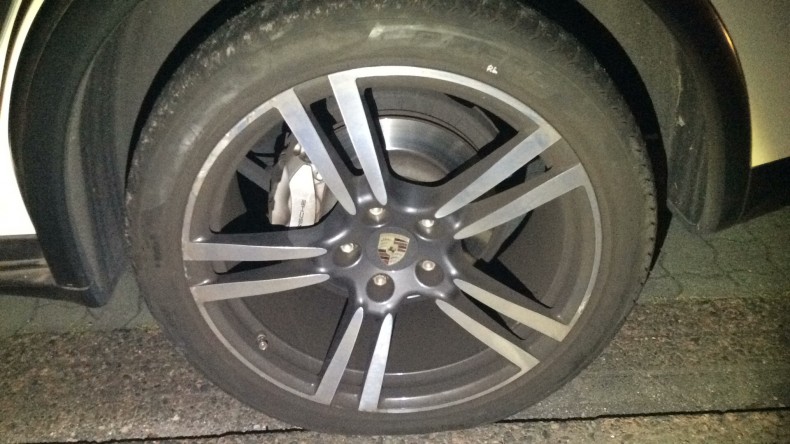 タイヤホイール前