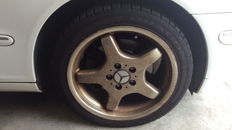 タイヤホイール前