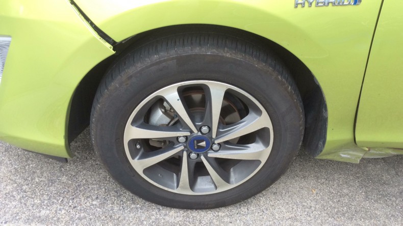 タイヤホイール前