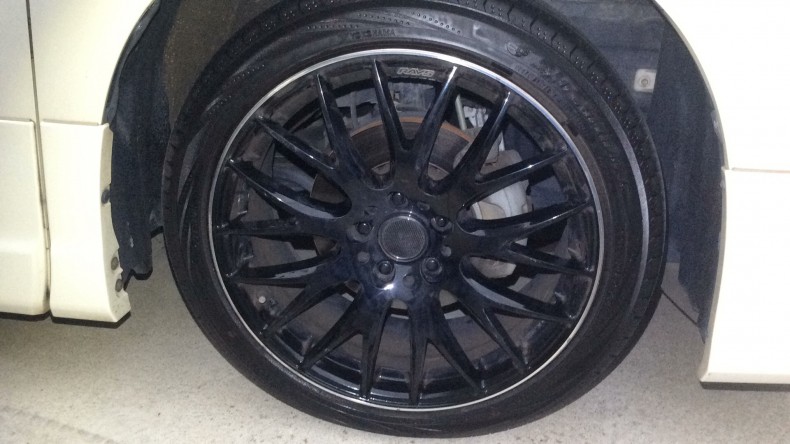 タイヤホイール前