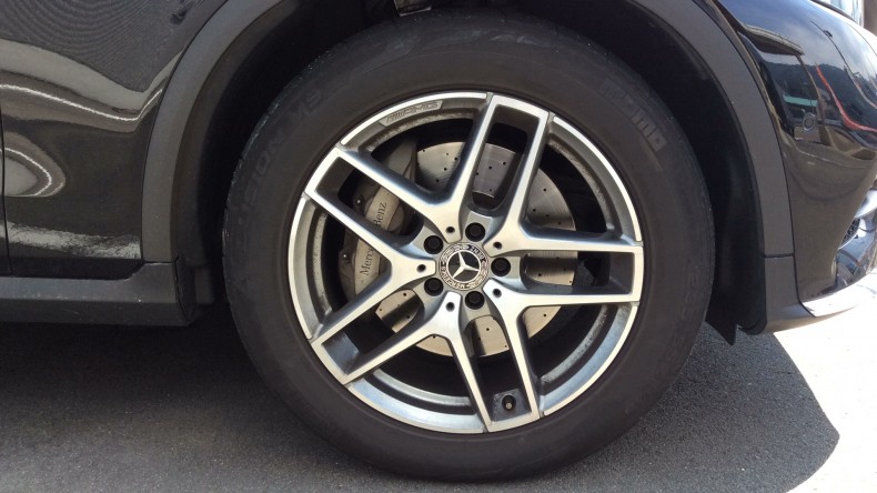 タイヤホイール前