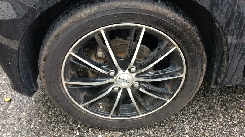 タイヤホイール前