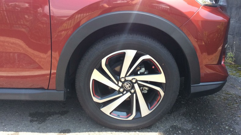 タイヤホイール前