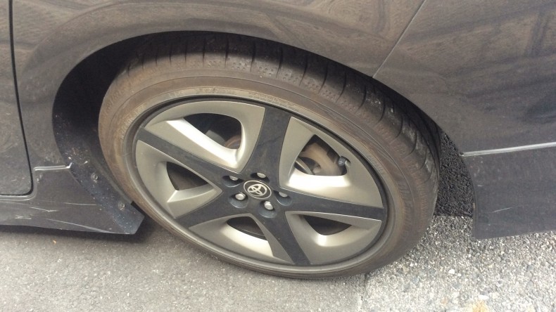 タイヤホイール前