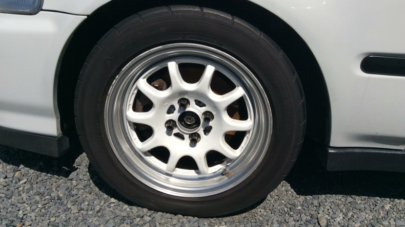 タイヤホイール前