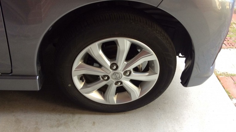 タイヤホイール前