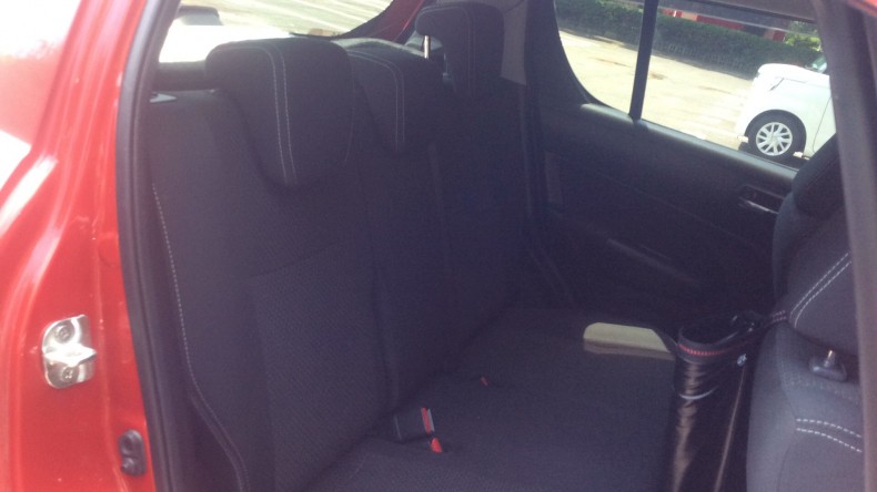 内装後方シート