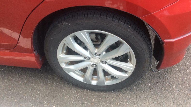 タイヤホイール前