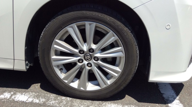 タイヤホイール前