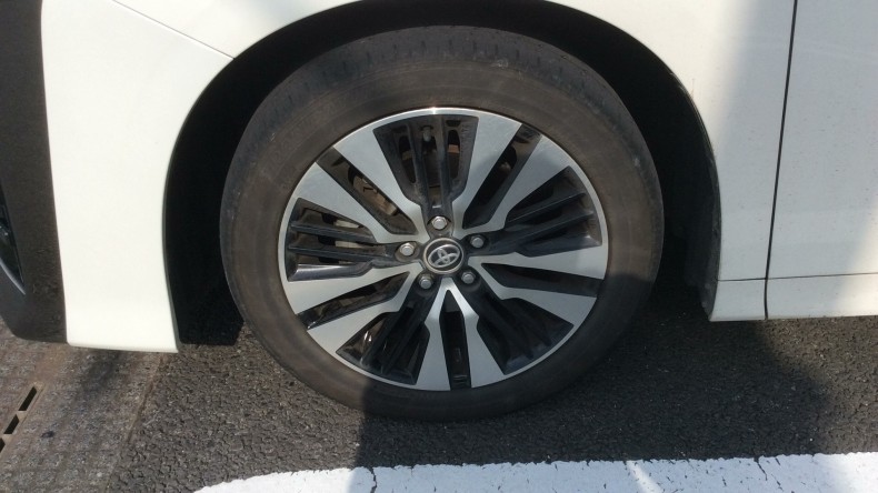 タイヤホイール前