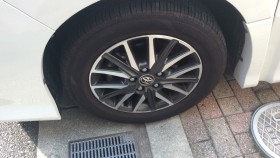 タイヤホイール前