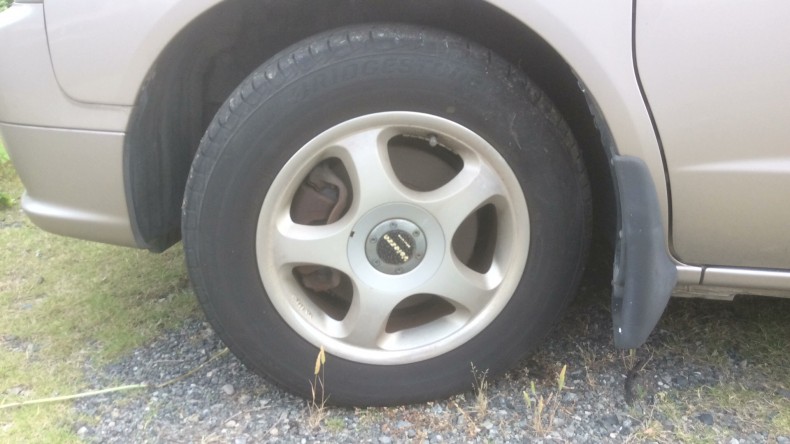 タイヤホイール前