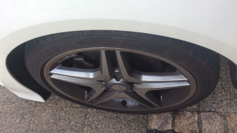 タイヤホイール前