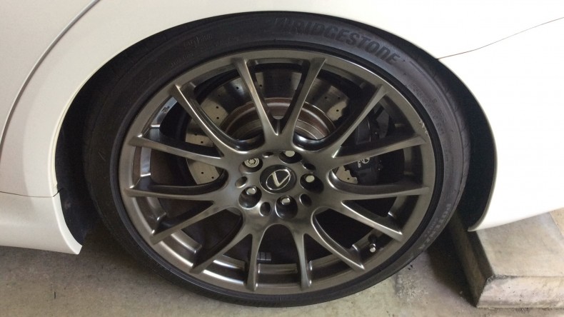 タイヤホイール前