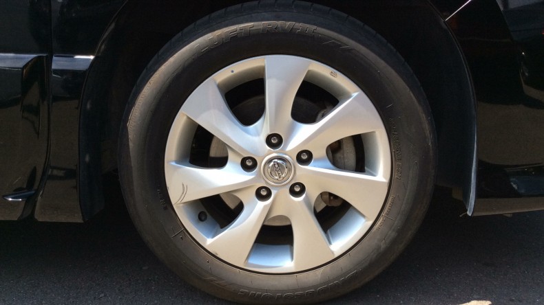 タイヤホイール前