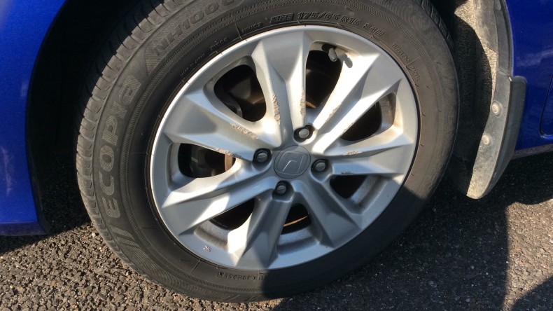 タイヤホイール前