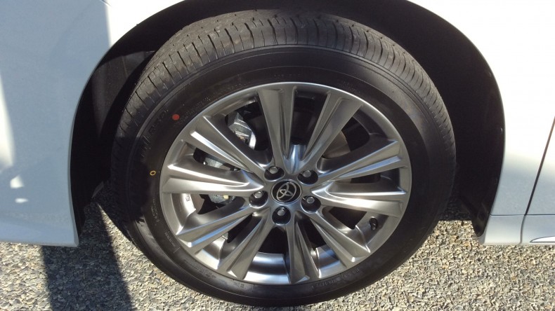 タイヤホイール前