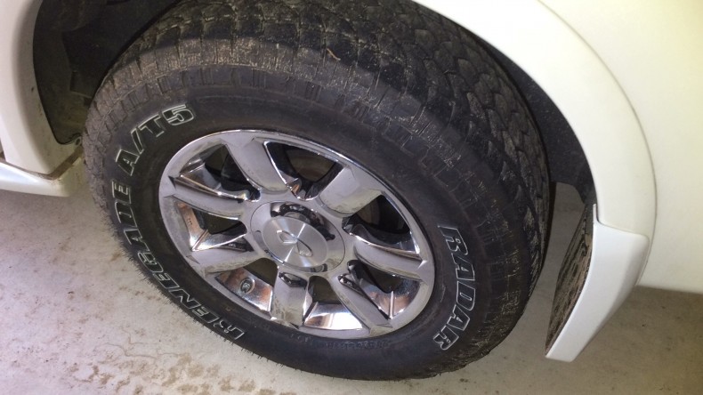 タイヤホイール前