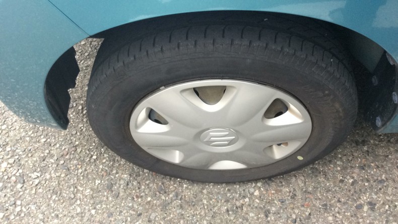 タイヤホイール前