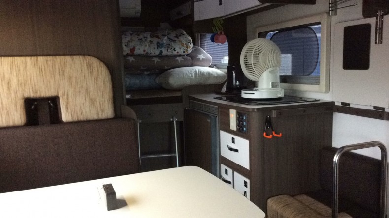 内装後方シート