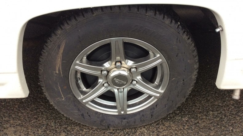 タイヤホイール前