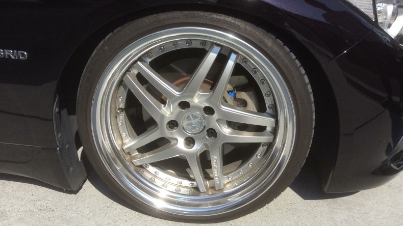 タイヤホイール前