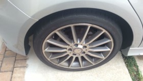 タイヤホイール前