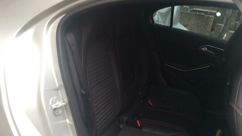 内装後方シート