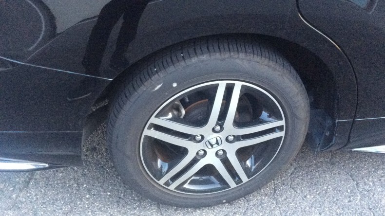 タイヤホイール前