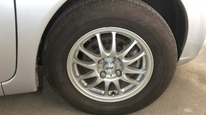 タイヤホイール前