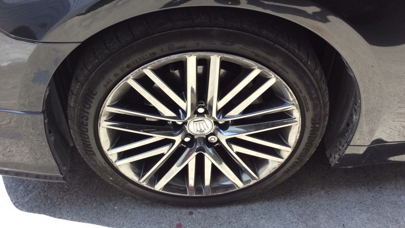 タイヤホイール前