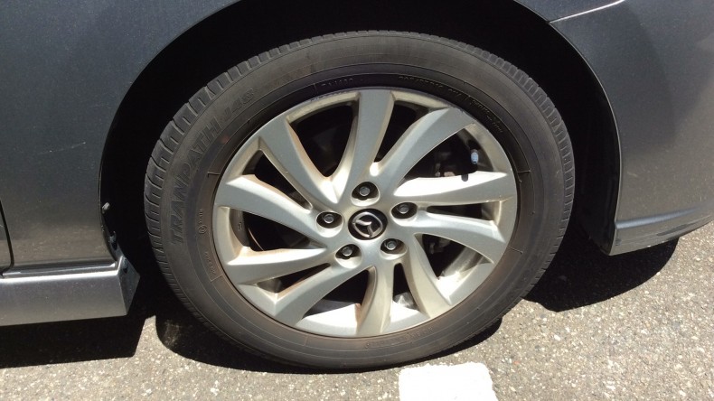 タイヤホイール前