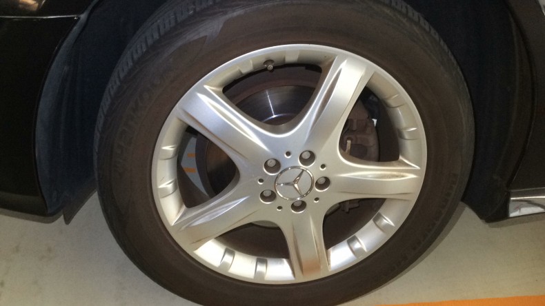 タイヤホイール前