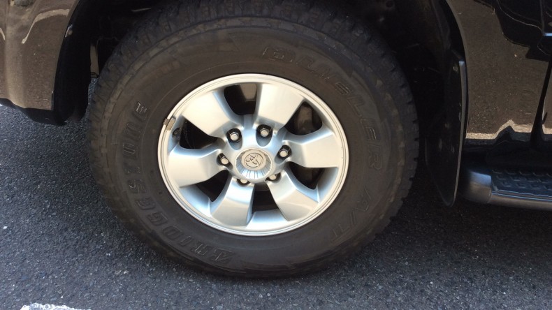 タイヤホイール前