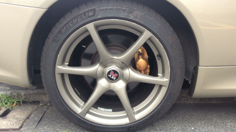 タイヤホイール前