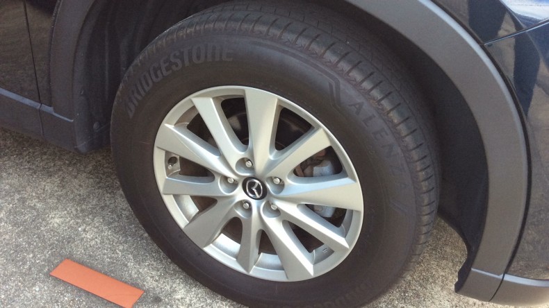 タイヤホイール前