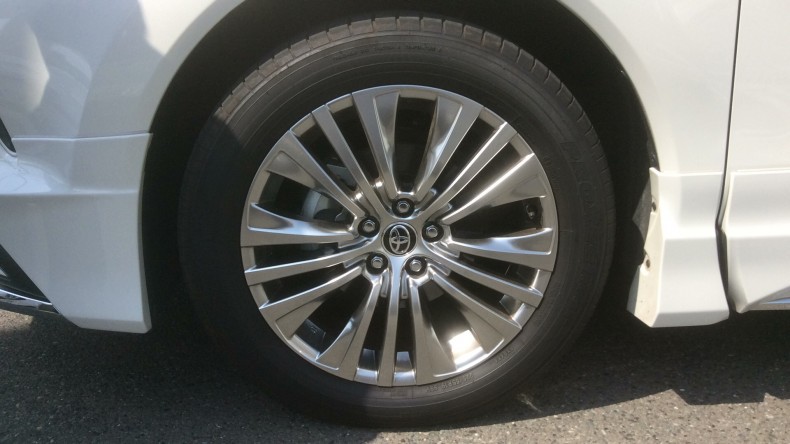 タイヤホイール前