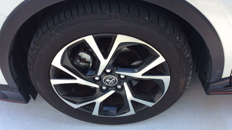 タイヤホイール前