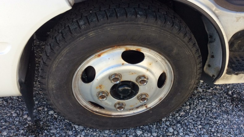 タイヤホイール前