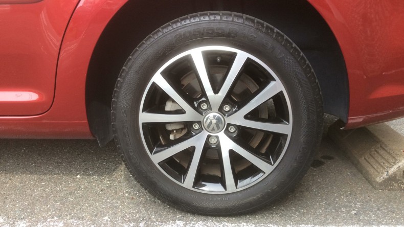 タイヤホイール前