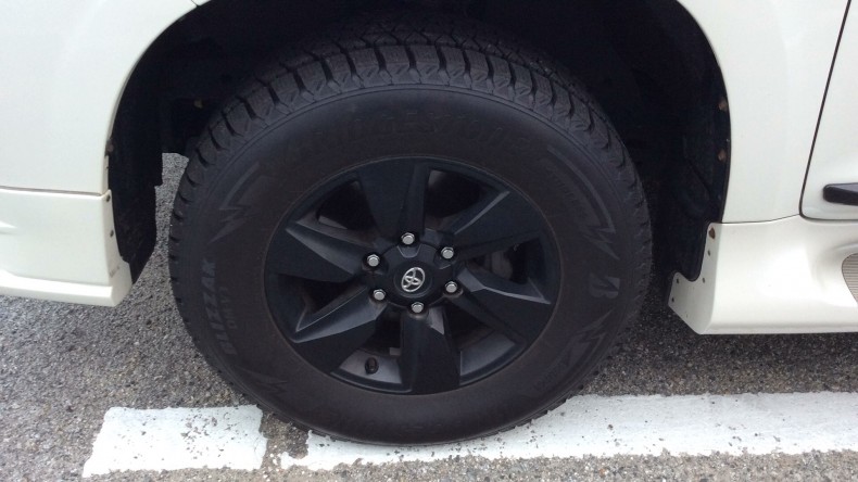 タイヤホイール前