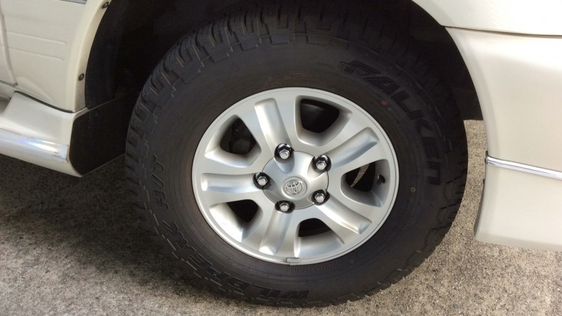 タイヤホイール前